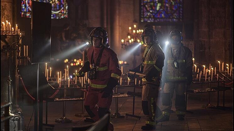 Notre-Dame v plamenech
