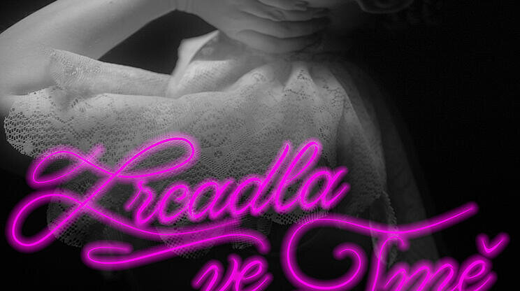 Zrcadla ve tmě