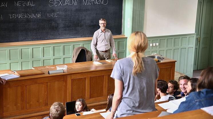 Chlap na střídačku